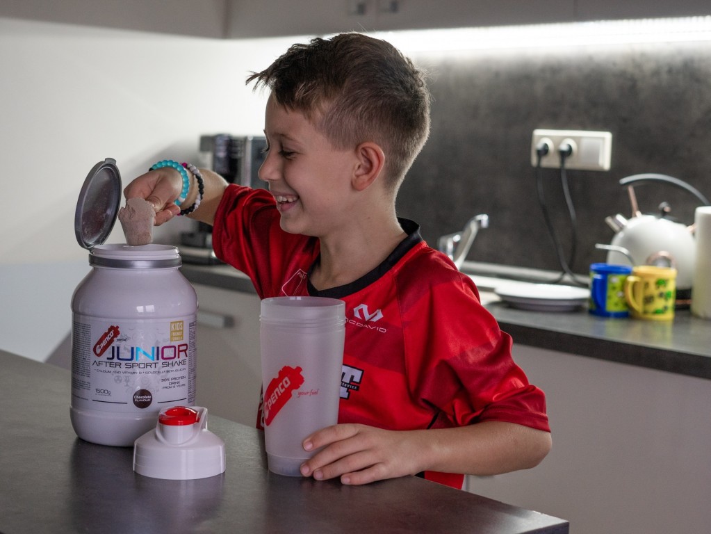Regeneračný nápoj pre juniorov  JUNIOR AFTER SPORT SHAKE 1500 g  Choco cookie č.2