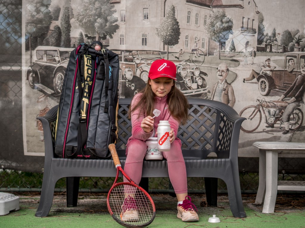 Iontový nápoj pro děti   JUNIOR SPORT DRINK 700g   Jahoda & Banán č.4